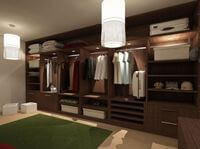 Классическая гардеробная комната из массива с подсветкой Сургут