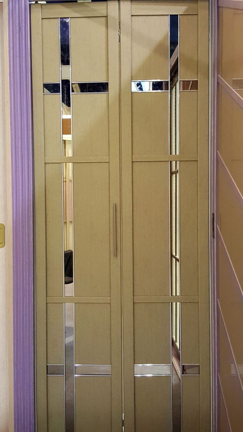 Двери гармошка шпонированные с зеркальным декором Сургут