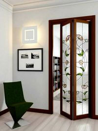 Двери гармошка с витражным декором Сургут